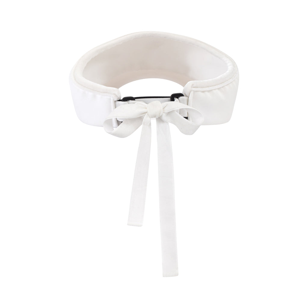 女士白色天鹅绒帽子