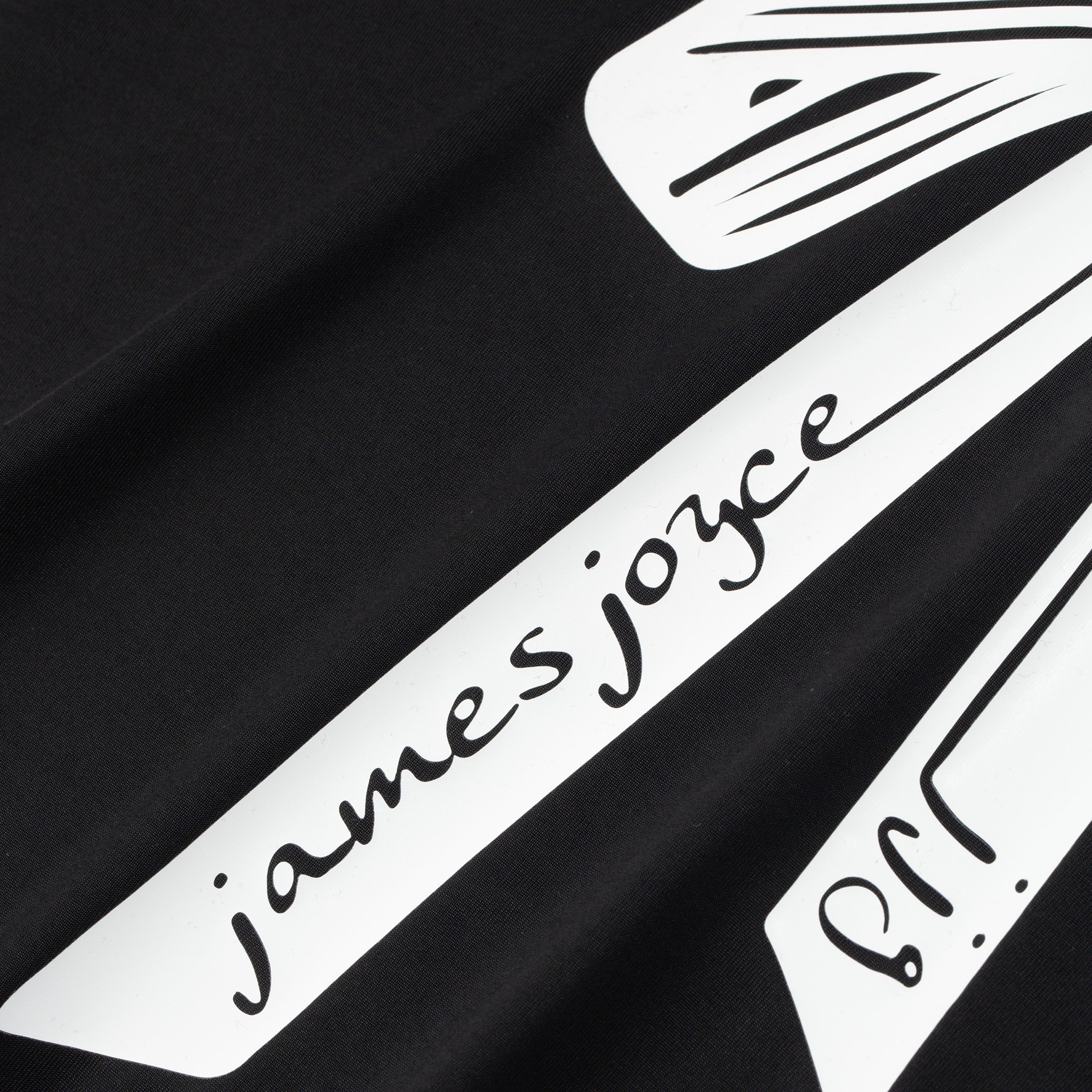 蝴蝶结黑色衬衫