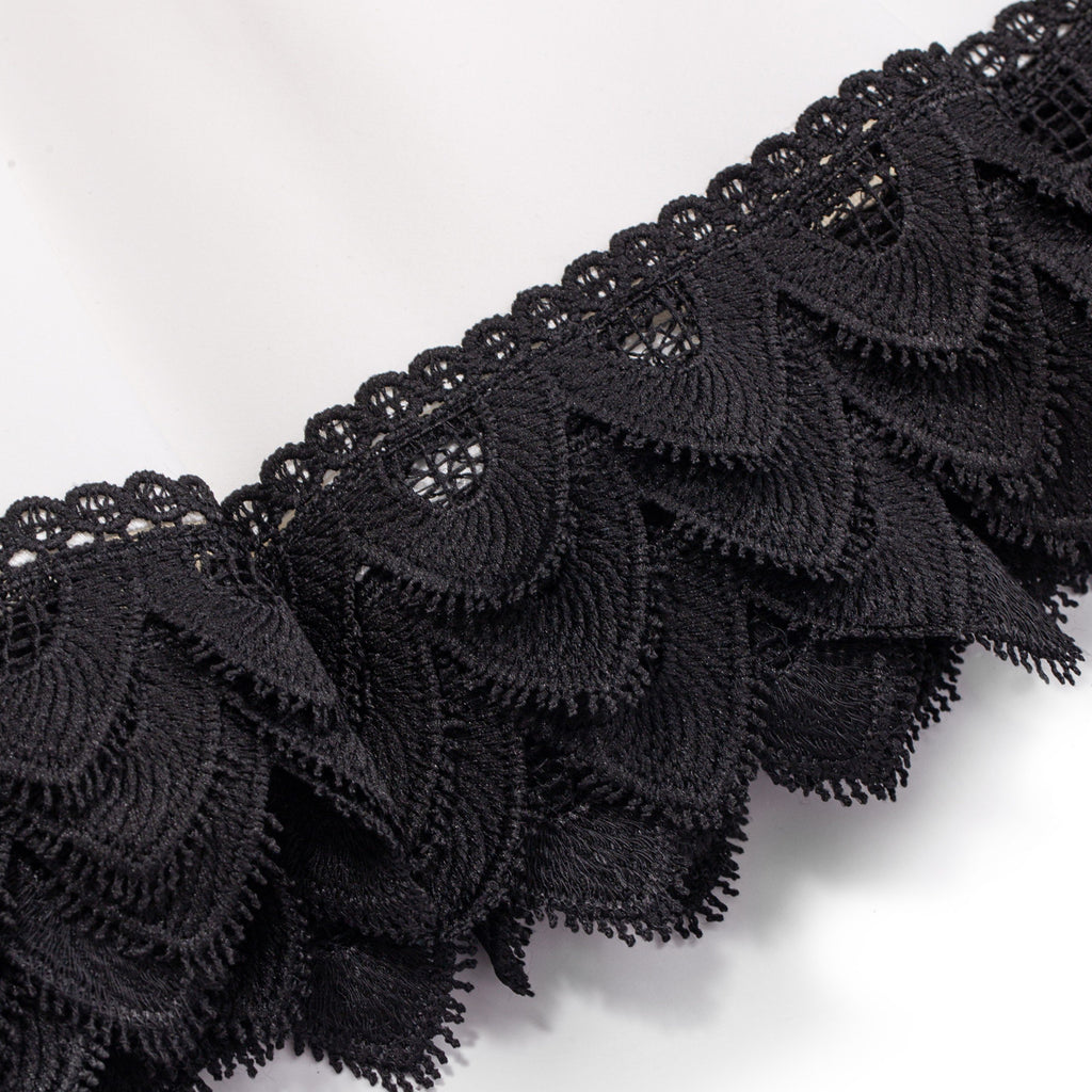 白色蕾丝连衣裙