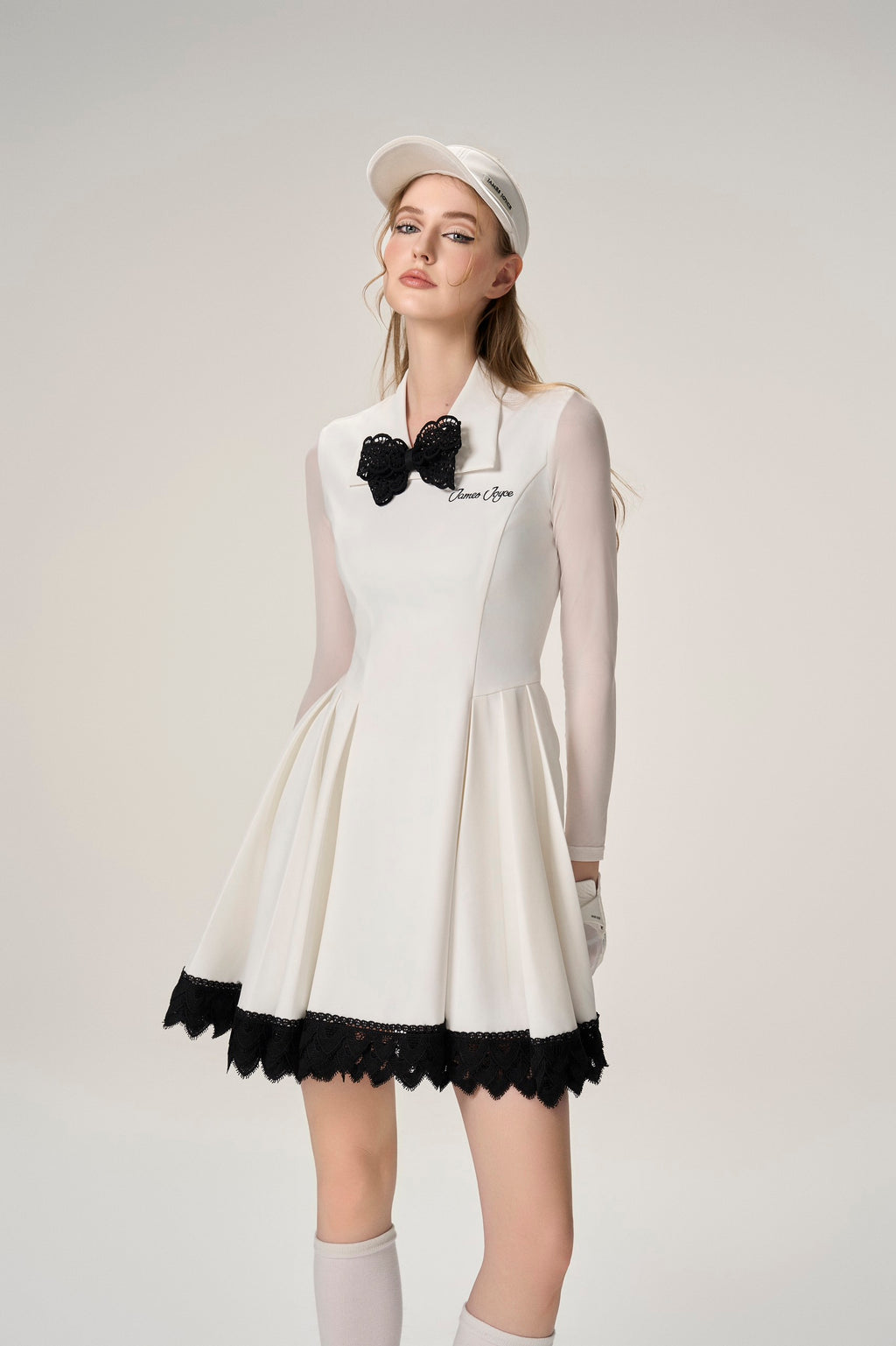 白色蕾丝连衣裙