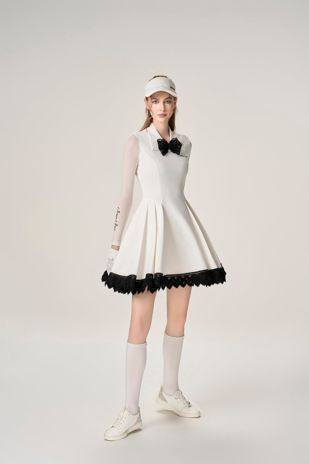 白色蕾丝连衣裙