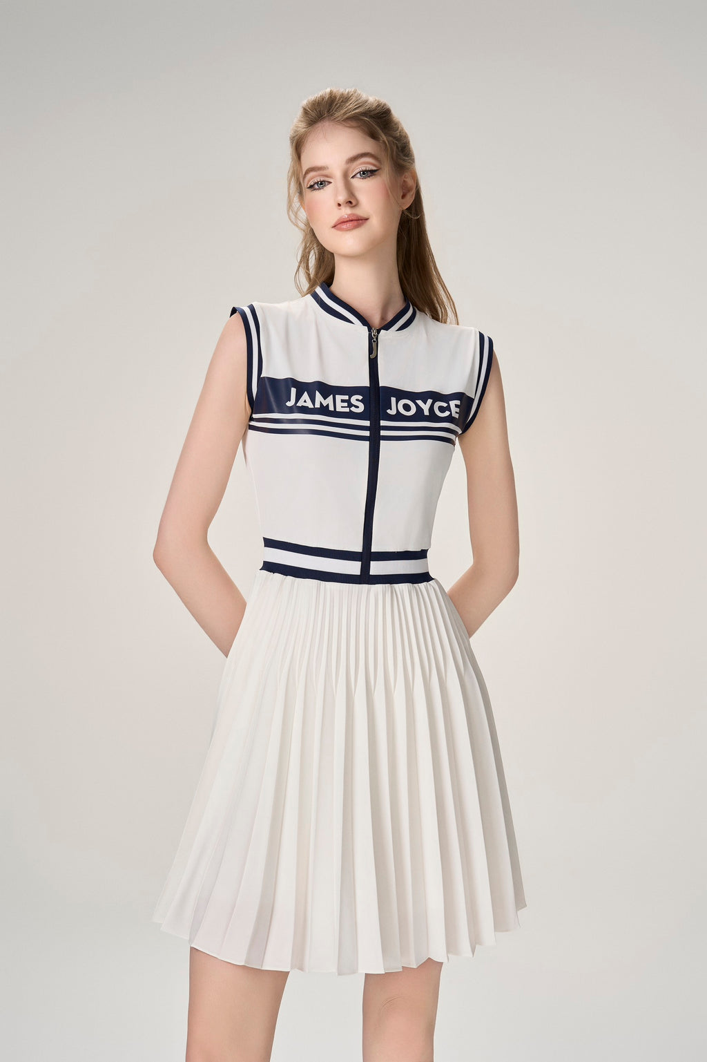 女式海军蓝连衣裙