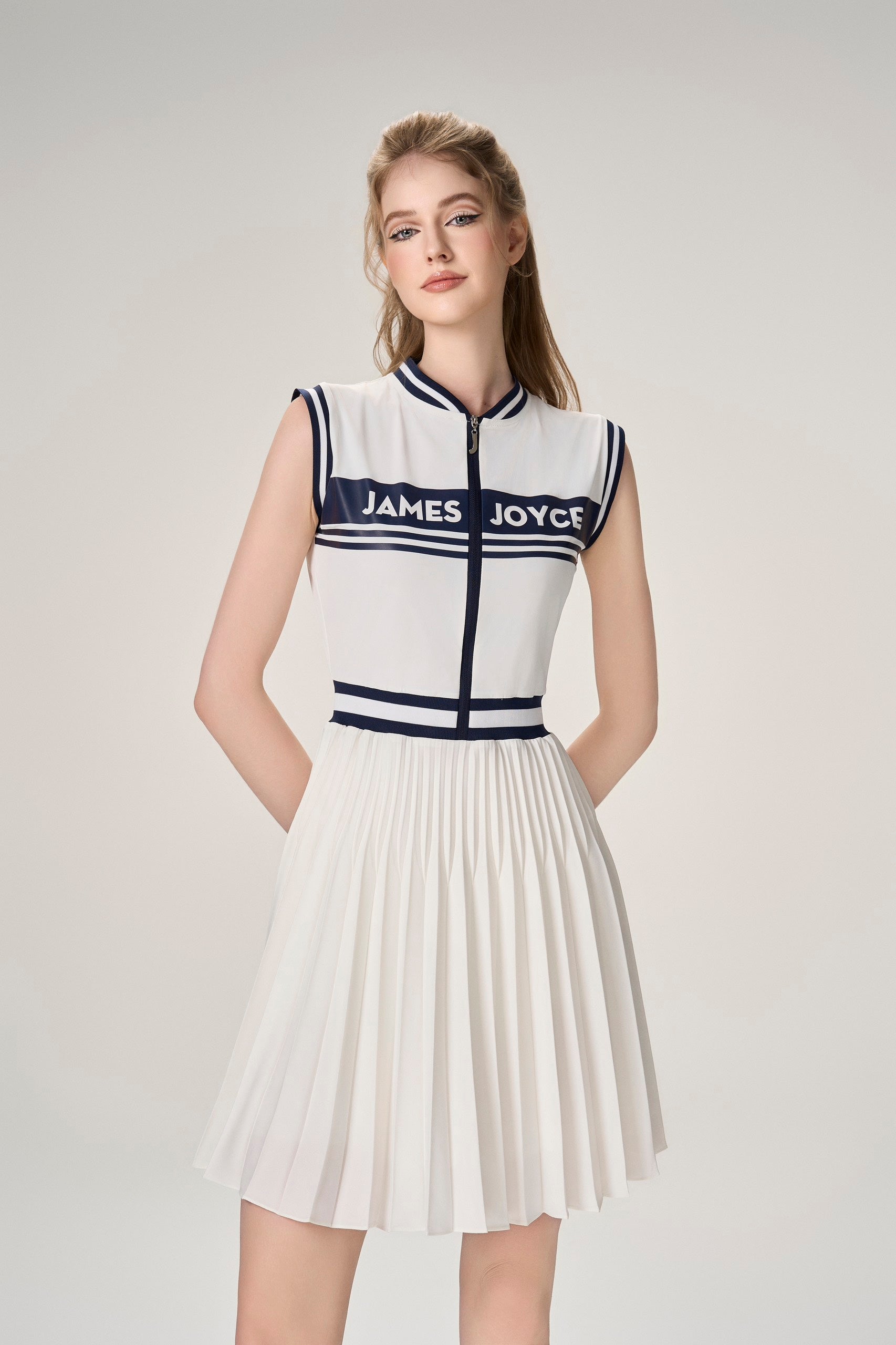 女式海军蓝连衣裙